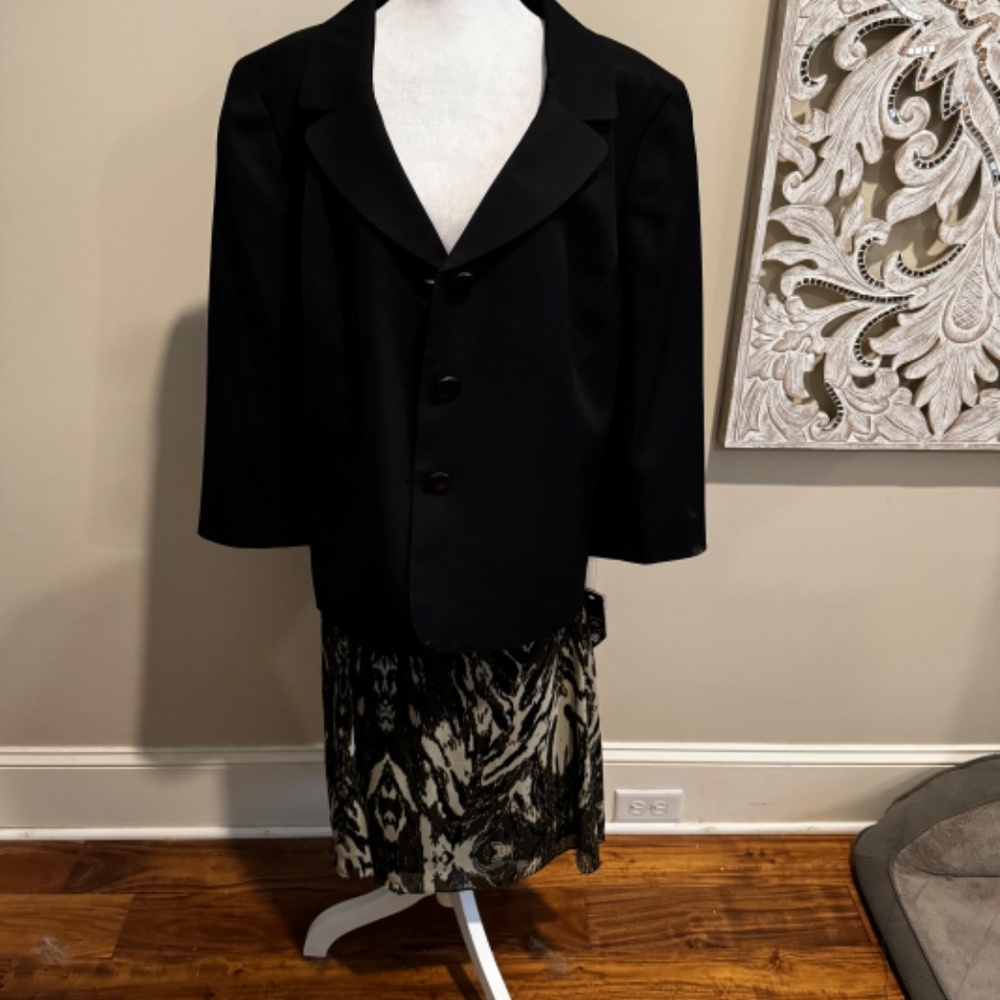 Pretty & Professional plus size Le Suit Woman 2 piece skirt & Jacket.  New/tags